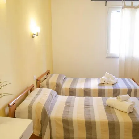 Oasi di Pace con Terrazzo - 5min Spiaggia Budoni Appartamento Brunella